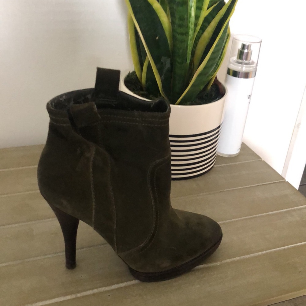 Shoes - Picture 4 of 4